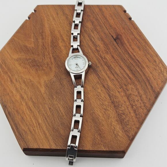 Quartz Women's Silver Bracelet Watch Contemporary Minimalist Link Casual Daily - Picture 4 of 7